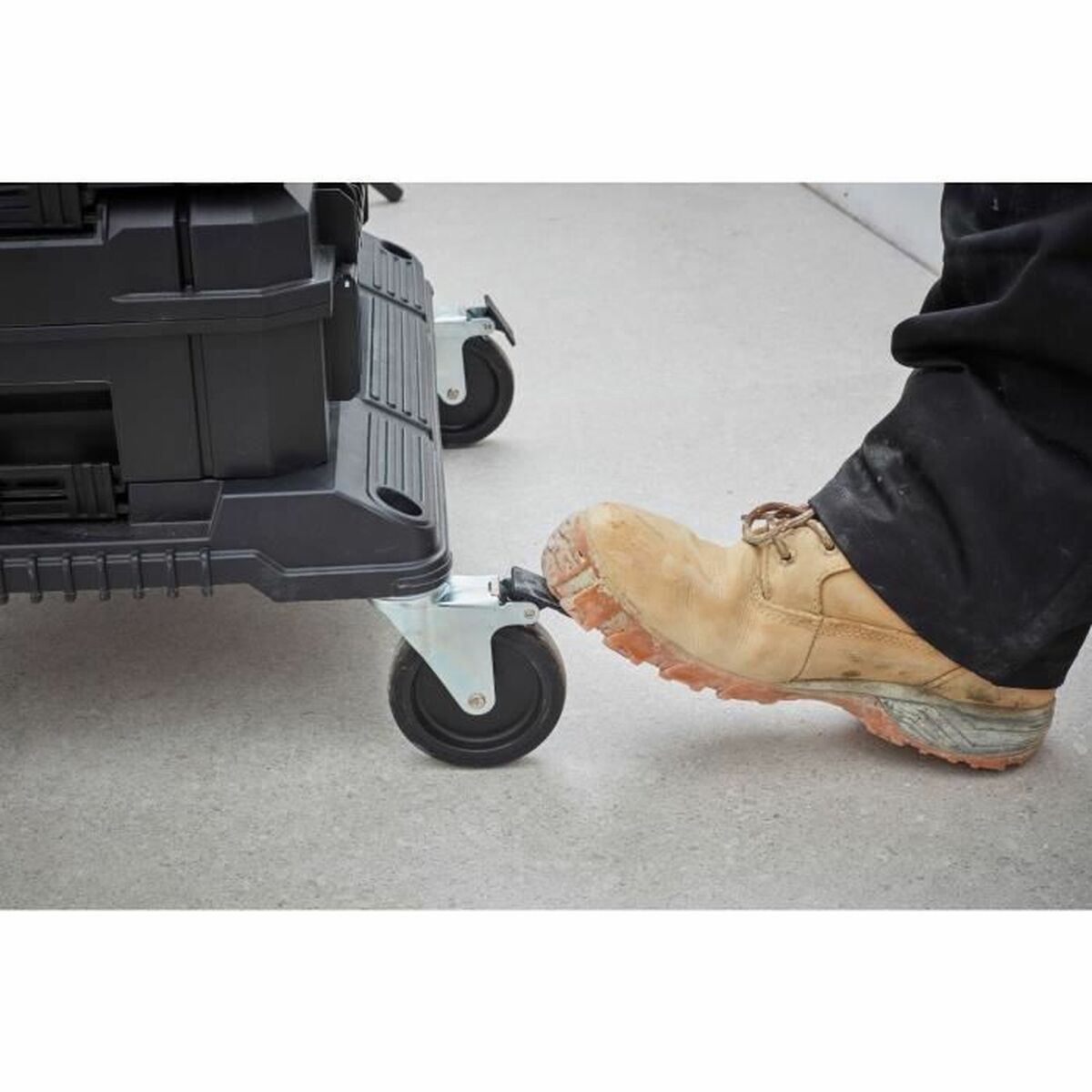 V4HFD0AC336A53A2F0FC96410E3B30D457CR6689640P3